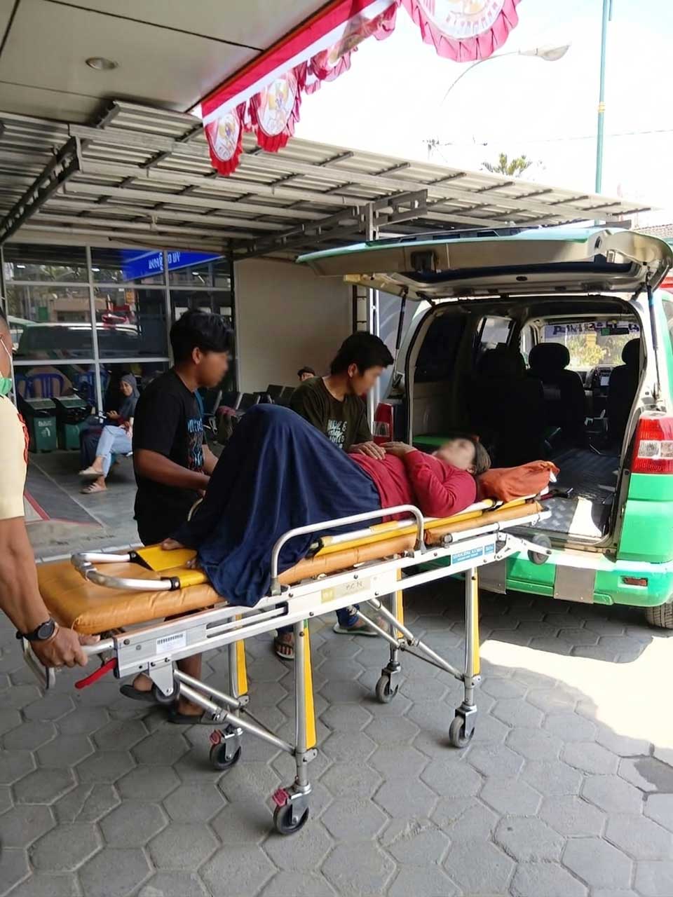 Dokumentasi kegiatan Ambulance NU Berbah: Antar Pasien Kontrol RSUD Prambanan — Caren, Jogotirto